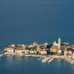 Vikendica Gorgeous In
