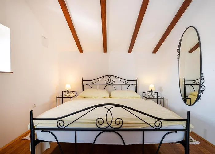 Gorgeous In Vikendica Vinjerac